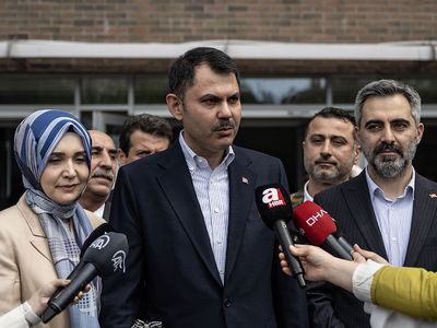 Türkiye sandık başında: Siyasiler oylarını kullandı