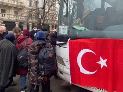 Türkiye vatandaşını sahipsiz bırakmadı! Saldırılar sonucu Ukrayna'yı terk eden Türk vatandaşları Molodova'dan İstanbul'a doğru yola çıktı