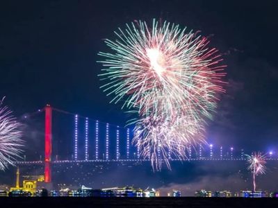 Türkiye’de yeni yıl coşkusu: 2024’e görsel şölenlerle girildi