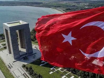 Türkiye'nin birlik ve beraberliğinin yeni şarkısı: Birlikte Türkiye'yiz en son nefese kadar şarkısı Türkiye'nin dilinde!