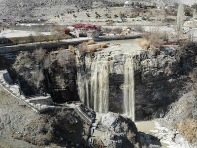 Türkiye'nin En Büyük Şelalesi Can Suyuna Kavuştu: Tortum Şelalesi Eski Günlerine Geri Döndü!