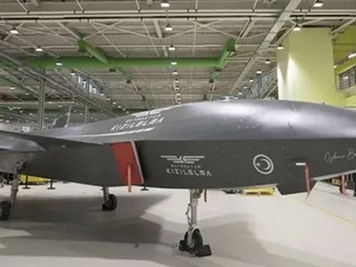 Türkiye'nin ilk insansız savaş uçağı TEKNOFEST KARADENİZ'de görücüye çıktı! 'Bayraktar Kızılelma'ya yoğun ilgi