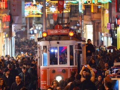 Türkiye’nin yılbaşı kutlamasının toplumsal iz düşümü!