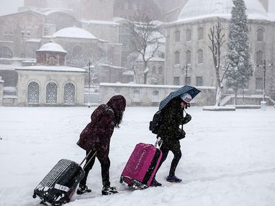 Türkiye'ye ilk kar düştü: Meteorolojiden peş peşe uyarı geldi