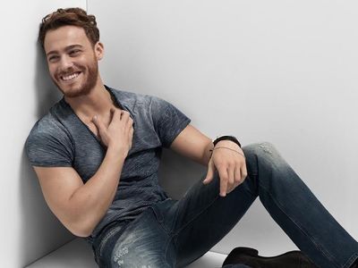 Türkiye'yi terk edip İspanya'ya yerleşeceği konuşuluyordu! Kerem Bürsin cephesinden açıklama geldi: "Hayranları rahat bir nefes alabilir"