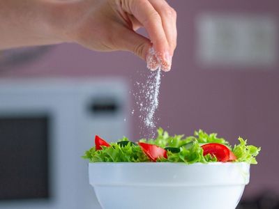 Tuz tüketimi nasıl olmalı, nasıl azaltılır? Günlük tuz tüketimi 5 grama düşürülmez ise kalp yetmezliğine neden oluyor