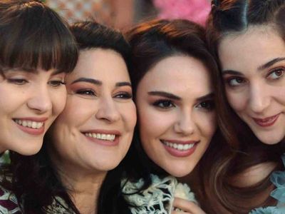 Üç Kız Kardeş dizisi neden haftalık yayın akışında yer almadı? Sevilen dizi bitiyor mu? Üç Kız Kardeş dizisinden izleyicileri üzen haber geldi!