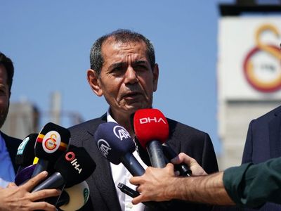 Uğur Meleke, Galatasaray'ın teknik direktörlüğe getirilmesi gerektiğini söyledi. Okan Buruk'un Galatasaray'ın Jurgen Klopp'u olabileceğini söyledi