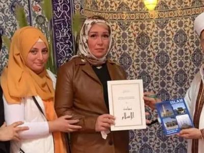 Ukrayna'da savaştan kaçtı, Almanya'da Müslüman oldu! 45 yaşındaki kadından duygusal anlar
