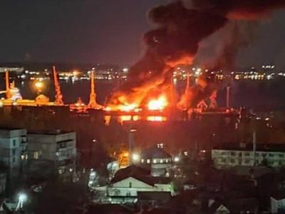 Ukrayna'dan Rusya'ya ağır darbe: Rus filosuna ait gemi vuruldu