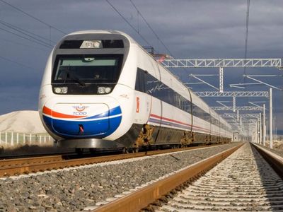 Ulaştırma Bakanı canlı yayında duyurdu: İstanbul - Antalya arası 5 saatin altına iniyor