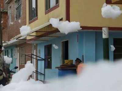 Ülkenin her yanını sardı! Kolombiya'yı zehirli köpük tehlike altına aldı