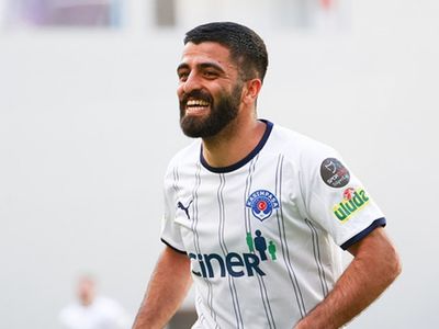 Umut Bozok Trabzonspor’a transfer oldu mu? Umut Bozok’un Türkiye temsilcisi oyuncusunun Trabzonspor’a imza atmadığını açıkladı