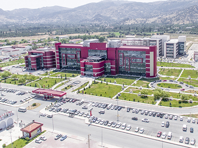 Üniversitede yolsuzluk! Bölüm başkanının eşi 100 puan alıp 10 kişinin önüne geçip, işe başladı