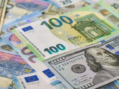 Ünlü ekonomistten dolar uyarısı: Dolar ve euro kaç TL 16 Mayıs 2024?