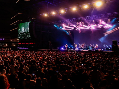 Ünlü isimlerin bayram konserlerinde alacakları ücretler dudak uçuklattı! Paraya para demeyecekler