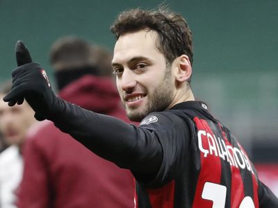 Ünlü İtalyan gazeteci, Hakan Çalhanoğlu transferini duyurdu: İnter’de devam imzası atılıyor