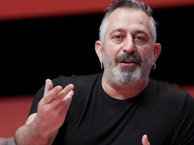 Ünlü Komedyen Cem Yılmaz Hayat Pahalılığına İsyan Etti: Memleket Zengin de Bizim Haberimiz Yok!