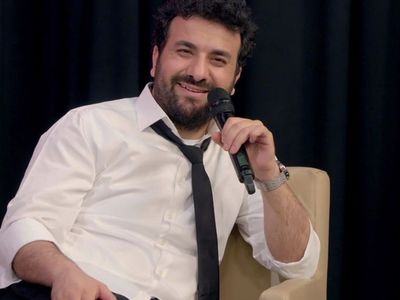 Ünlü komedyen sevenlerini korkuttu: Hasan Can Kaya acil ameliyata alındı!