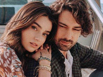 Ünlü Oyuncu Ayça Ayşin Turan'ın Acı Günü: Babası Hayatını Kaybetti