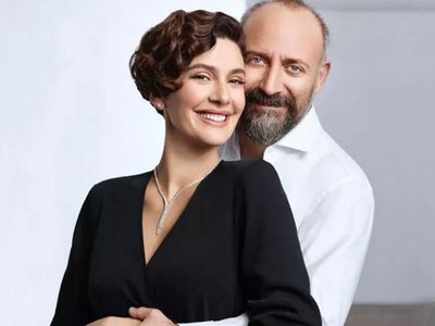 Ünlü Oyuncu Bergüzar Korel ve Eşi Halit Ergenç Ülkeyi Terk Edip Londra’ya Yerleşmeye Karar Verdi