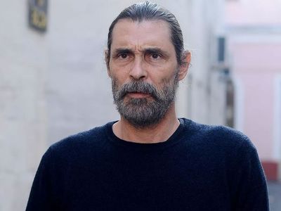 Ünlü oyuncu Erdal Beşikçioğlu'nun kurduğu Tatbikat sahnesi Fişekhane ile yollarını ayırdığını duyurdu: Tiyatro bir ticarethane değildir