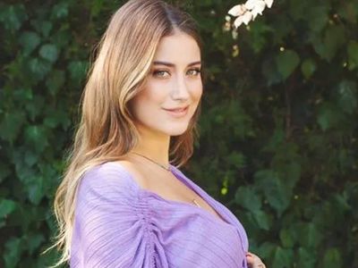 Ünlü oyuncu Hazal Kaya bir çocuk daha istediğini söyleyerek oğlu Fikret Ali'ye kardeş ışığını yaktı