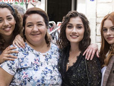 Ünlü Oyuncu Hülya Duyar'dan Kötü Haber! Beyninde Tümör Tespit Edildi