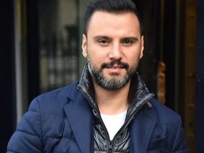 Ünlü Şarkıcı Alişan Meslektaşı İzzet Yıldızhan’a Rest Çekti: Külah Varsa Ona Anlatsın!