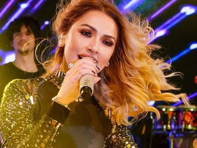 Ünlü Şarkıcı Hadise Sevgilisi Mehmet Dinçerler’i Öpücüklere Boğdu!