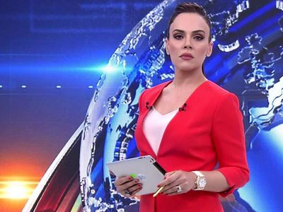 Ünlü Spiker Buket Aydın'ın Çok Konuşulacak Pozları!