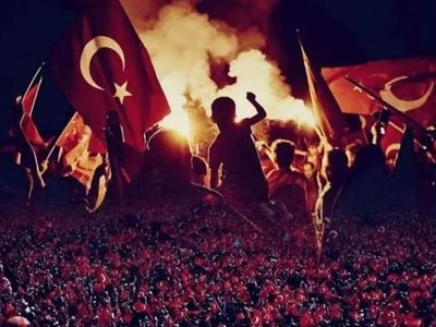 Ünlüler 15 Temmuz'da bunları paylaştı: İşte ünlülerin 15 Temmuz paylaşımları!