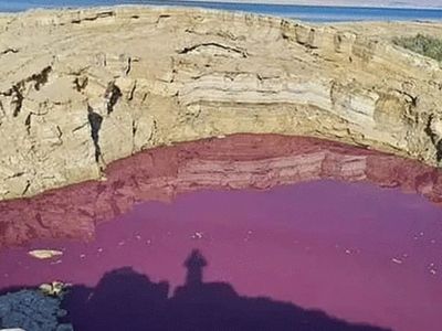 Ürdün'deki Ölü Deniz Havuzu Renk Değiştirdi