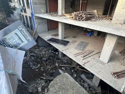 Üsküdar'da istinat duvarı çöktü: 3 kişi duvarın altında kaldı