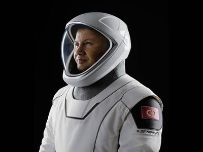 Uzay fatihi Alper Gezeravcı’dan ilk sözler: İstikbal göklerdedir