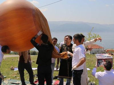 Uzaya Önce Börek Gönderdi Şimdi Kendisi Gitmek İstiyor