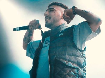 Uzi kimdir? Uzi konseri neden yarıda kesildi? Uzi'ye konser sahnesinde saldırı