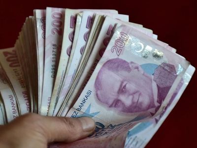 Uzman isim maaş zammı tahminlerini açıkladı: Memur, emekli ve asgari ücretli için 3 ihtimal var