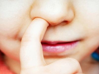 Uzmanlar uyarıyor! Burun karıştırmanın Alzheimer ile ilgisi araştırıldı: Yeni bulgular ortaya çıktı