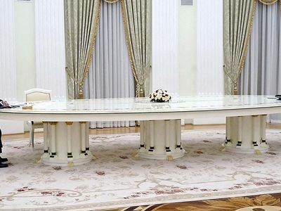 Uzun Masanın Şifresi Çözüldü! Ruslar Açıklamada Bulundu: Macron 3 PCR Testi Olmadı