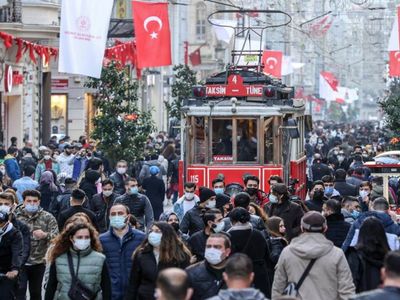 Vaka sayıları düşüyor fakat ölenler artıyor: Koronavirüs vakalarında son durum korkuttu! Ölüm sayısı 100 bine ulaştı