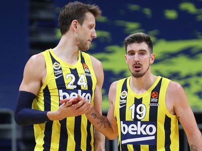 Valencia, Fenerbahçe Beko ile sözleşmesi sona eren Jan Vesely ve Nando De Colo'yu transfer etmek istiyor!