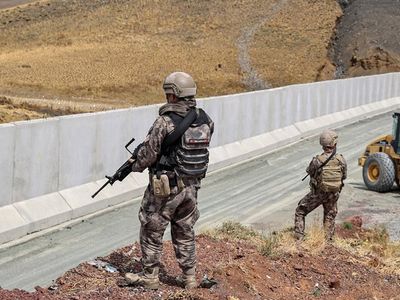 Vali Açıkladı! İran Sınırında 69 bin 156 Göçmenin Kaçak Geçişi Engellendi