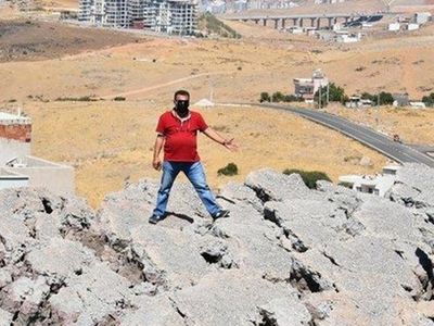 İzmir'de Harmandalı Çöplüğünden Sızan Sular Kösedere'de Heyelana Sebep Oldu