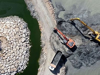 Van Gölü Temizleniyor! Toplam 14 Bin Ton Çamur Çıktı