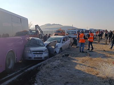 Van'da 50 araç birbirine girdi: Ölü ve yaralılar var
