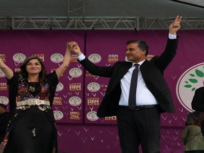 Hareketli dakikalar: Van'da başkanlık AK Parti'ye geçti