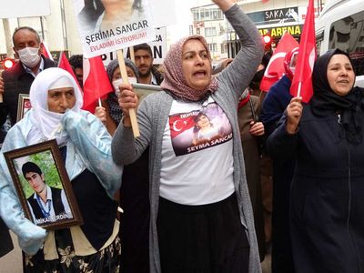 Van'da HDP protestosu: Biz ağlarken HDP'liler düğün yapıyor!