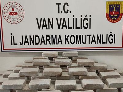 Van’da Ölü At Sırtında 102 Kilogram Uyuşturucu Ele Geçirildi