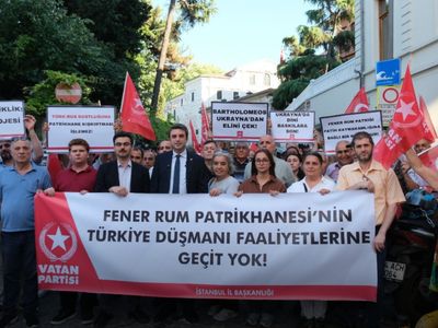 Vatan Partisi'nden Fener Rum Patrikhanesi önünde açıklama: "Bu faaliyetler milli güvenlik sorunudur"